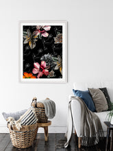 Load image into Gallery viewer, Flower Tossed 001